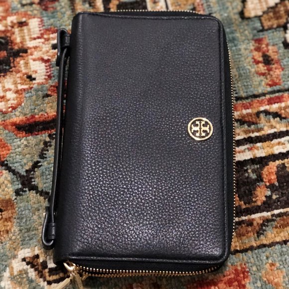 Tory Burch Handbags - TORY BURCH Large Landon Traveler Wallet